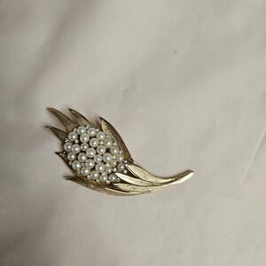 Vintage Trifari Faux Pearl Rhinestone Gold Tone Leaf Brooch Pin Mid Century
